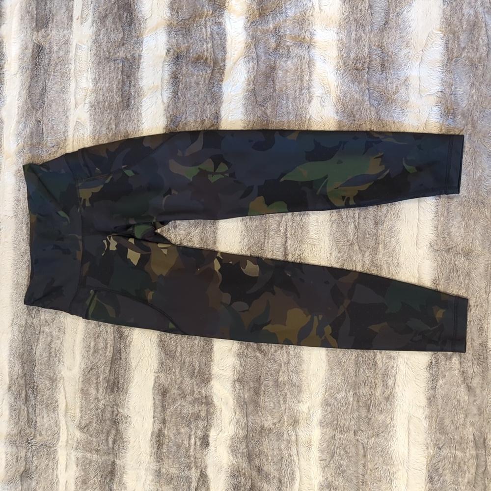 Old Navy Active Camo Leggings - Black and Green Size Small